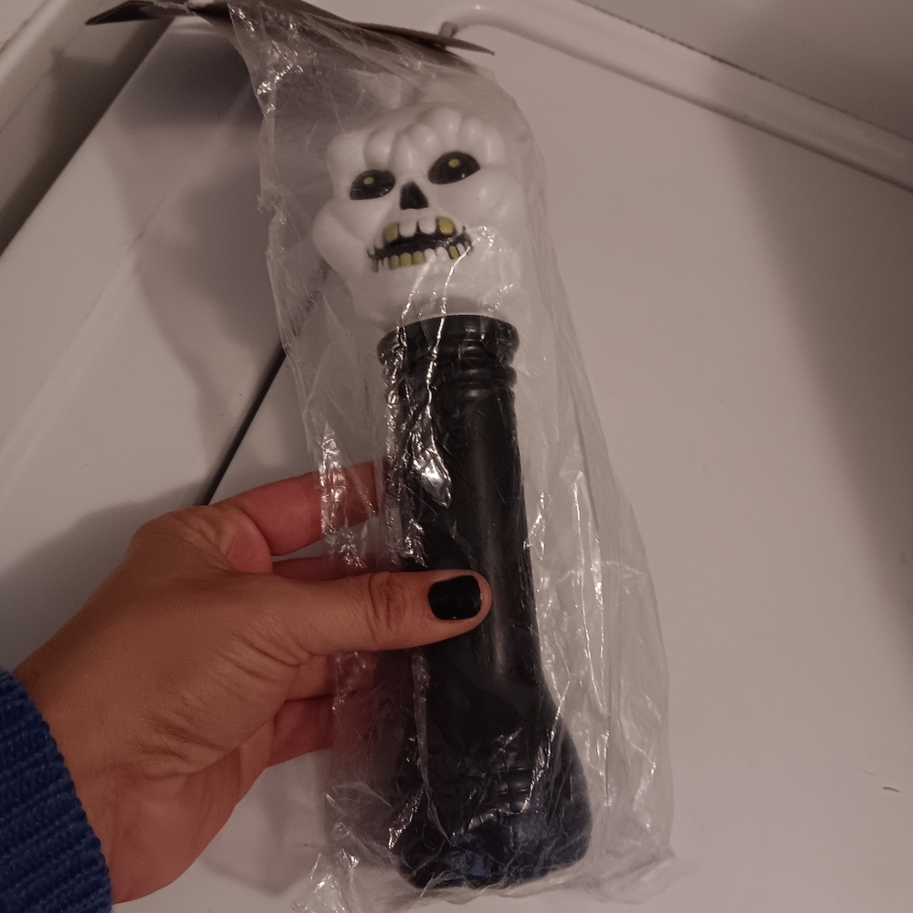 NOS Vtg 1990s Halloween Skull Blow Mold Blinkie Safety Flashlight